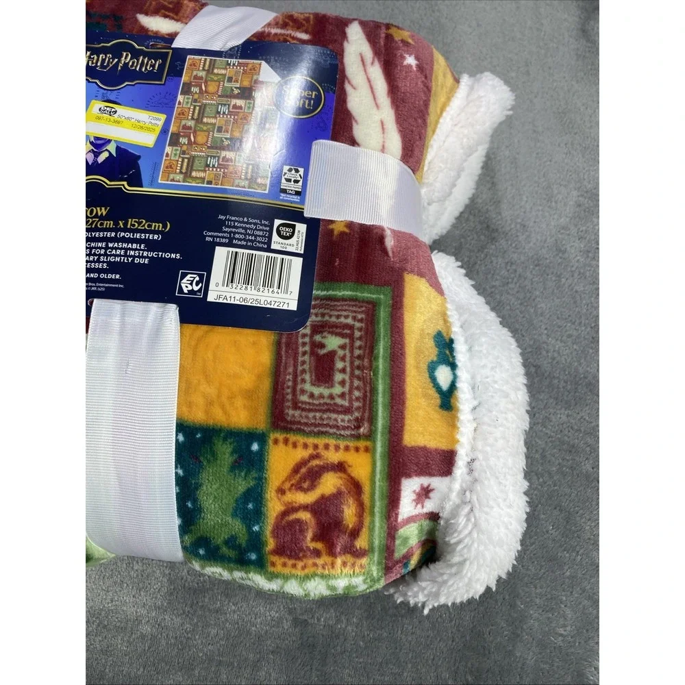 Harry Potter Plush Throw Blanket Hogwarts 50x 60 Super Soft Machine Washable NEW
